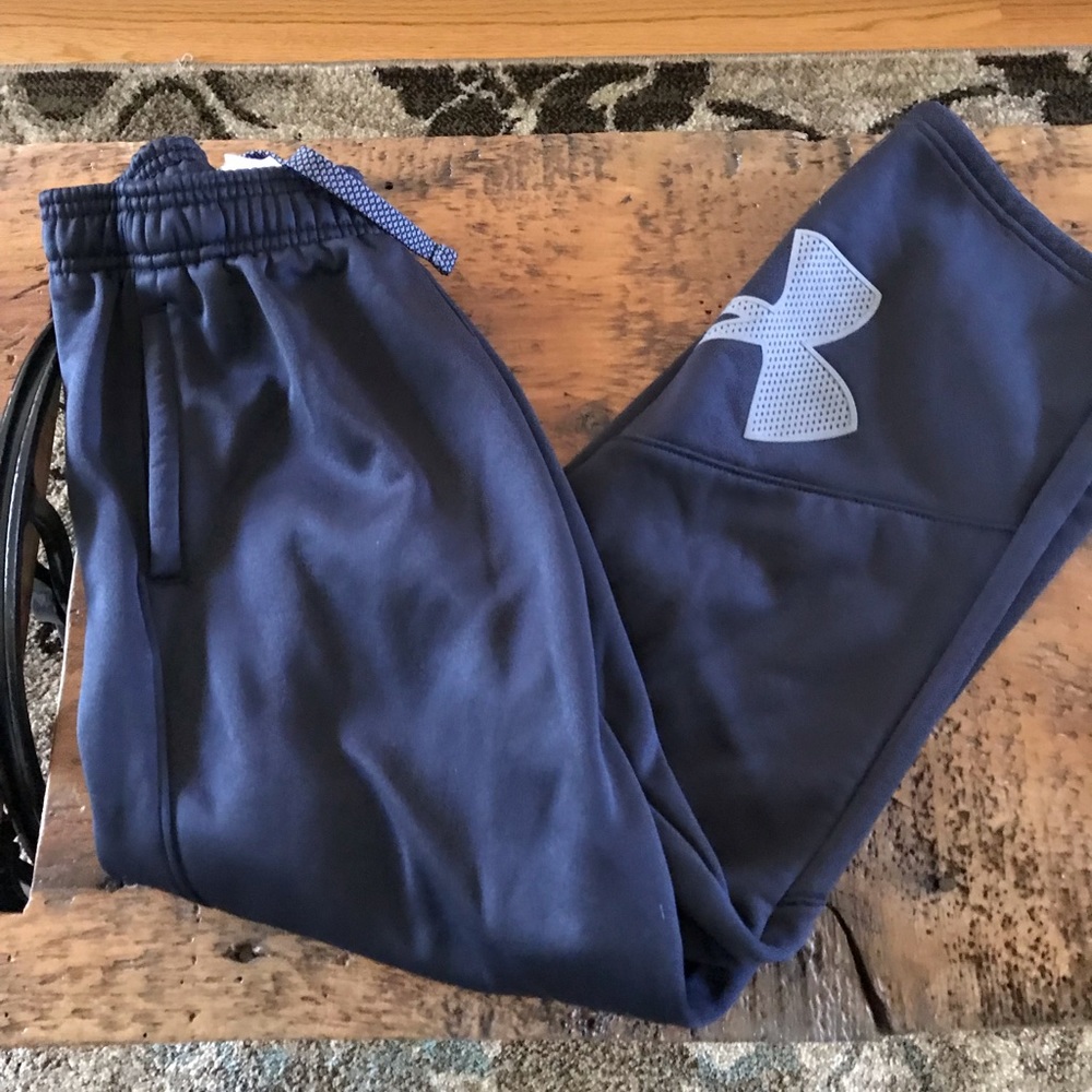 Boys Under Armour Size youth small running pants
